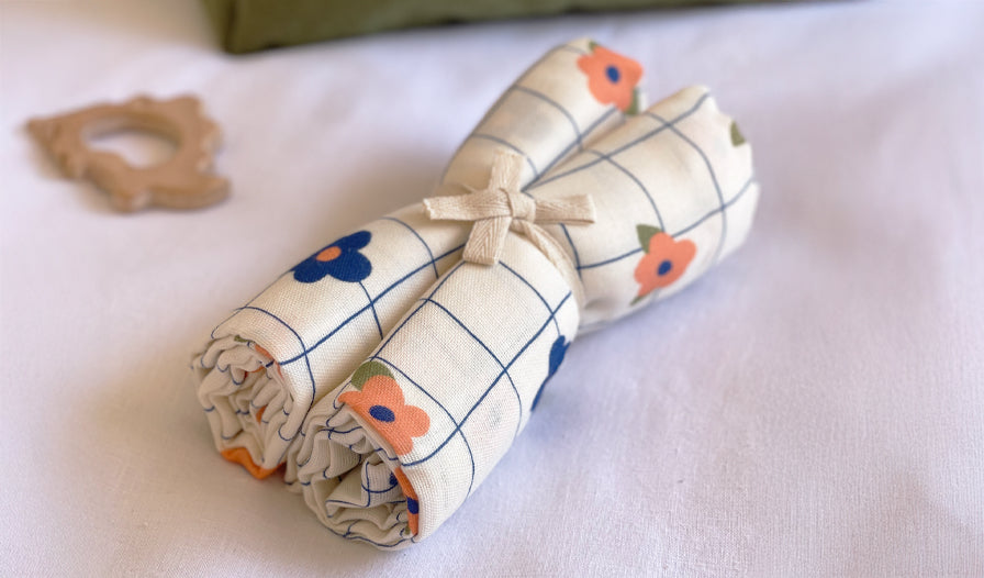 lot-de-deux-langes-gaspard-mousseline-coton-oeko-tex-daisy-flower-fleurs-marguerites
