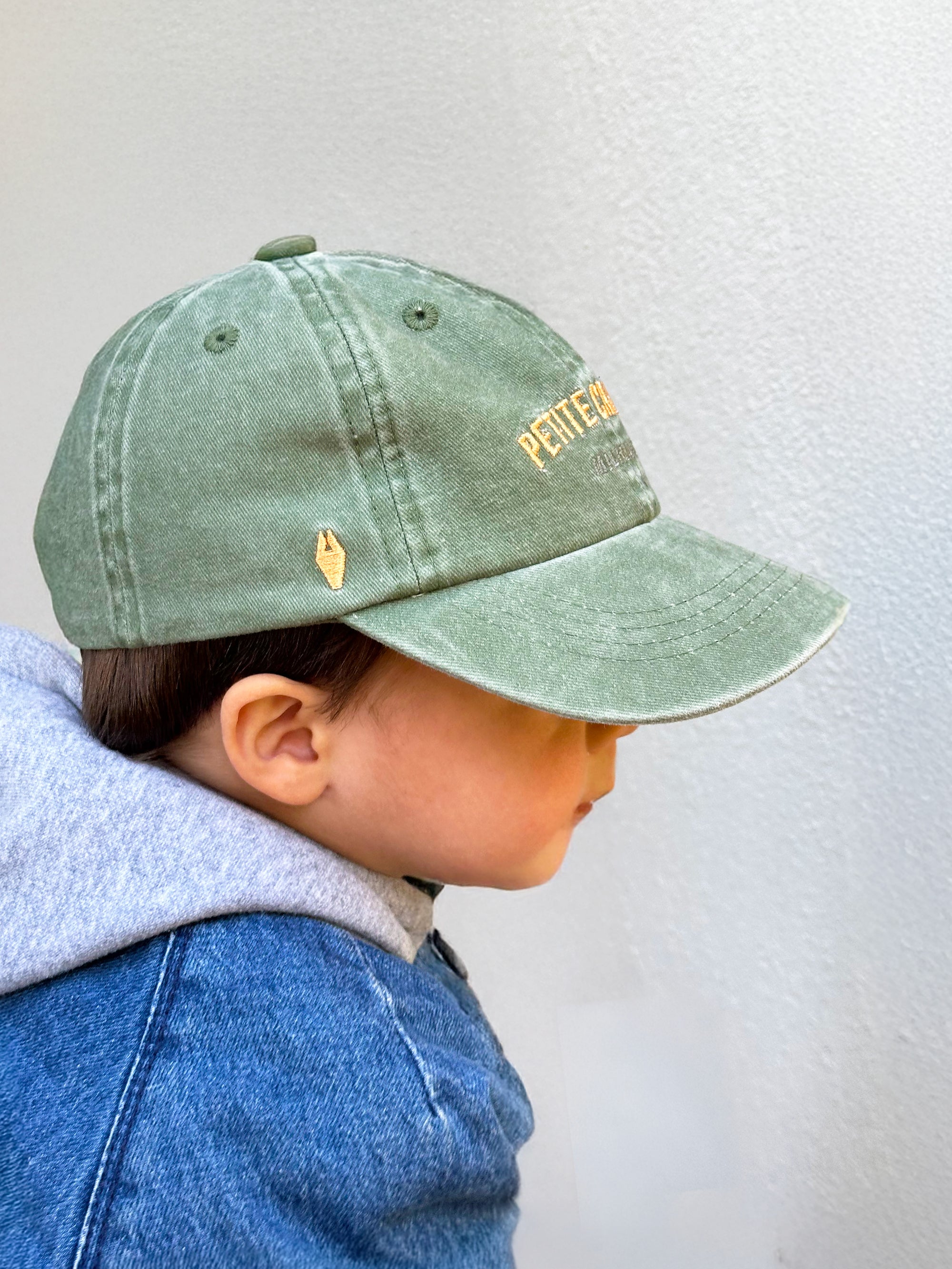 casquette-en-coton-delave-pour-bebe-kaki-petite-crapule-milinane