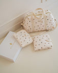 coffret-maternite-waikiki-sac-a-langer-matelas-a-langer-nomade-protege-carnet-de-sante-waikiki-surfer-bebe-milinane