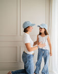 duo-casquettes-adulte-enfant-colette-mere-fille-the-family-club-jean-denim-bleu-delave-idee-cadeau-matchy-matchy-milinane