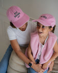 duo-casquettes-coton-delavee-colette-best-daronne-ma-gatee-mere-fille-idee-cadeau-fete-des-meres-rose-vert-milinane-1