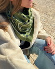 grand-foulard-en-coton-motif-bandana-kaki-milinane