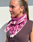 grand-foulard-oscar-100-par-100-enfant-adulte-graou-rose-leopard-porte-milinane