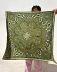 grand-foulard-oscar-enfant-adulte-100-par-100-bandana-kaki-motif-paisley-block-print-milinane