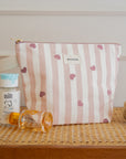 grande-trousse-de-toilette-jeannette-motif-candy-cane-rayure-coeur-rose-milinane