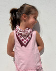 petit-foulard-oscar-50-par-50-enfant-adulte-graou-milk-rose-leopard-motif-porte-milinane