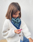 petit-foulard-pour-enfant-motif-leopard-bleu-milinane