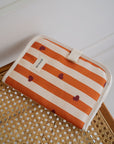 protege-carnet-de-sante-pour-bebe-motif-caramel-rayure-orange-coeur-violet-bordeau-milinane