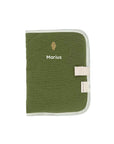 protege-carnet-de-sante-vert-olive-personnalisé-pour-bebe-avec-prenom-milinane