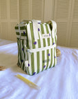sac-a-dos-noe-stripe-and-love-maternelle-enfant-bebe-coeurs-rayures-vert-blanc-violet-ambiance-personnalisation-etiquette-milinane
