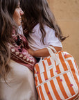 sac-a-dos-pour-enfant-motif-rayure-caramel-coeur-violet-milinane