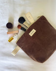 trousse-de-toilette-jeannette-maman-maquillage-femme-adulte-marron-velours-cotele-marron-chocolat-ouverte-milinane