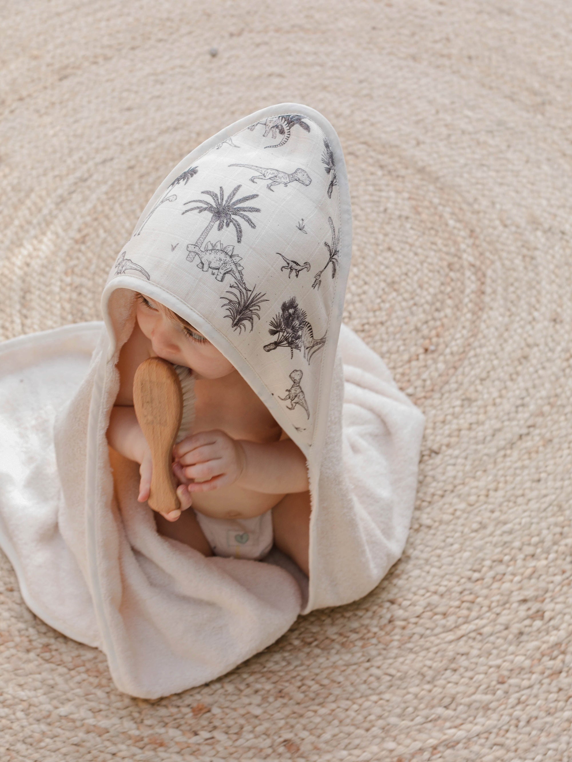 La cape de bain bébé : l'essentiel qu'on oublie toujours sur la liste de naissance