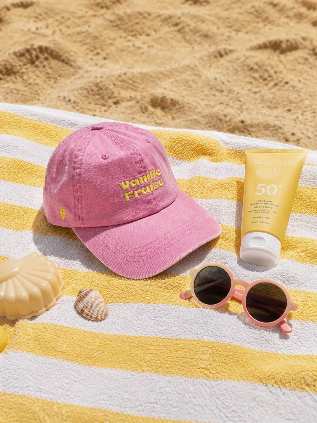 casquette-colette-enfant-coton-delavee-rose-jaune-vanille-fraise-ajustable-plage-sable-milinane