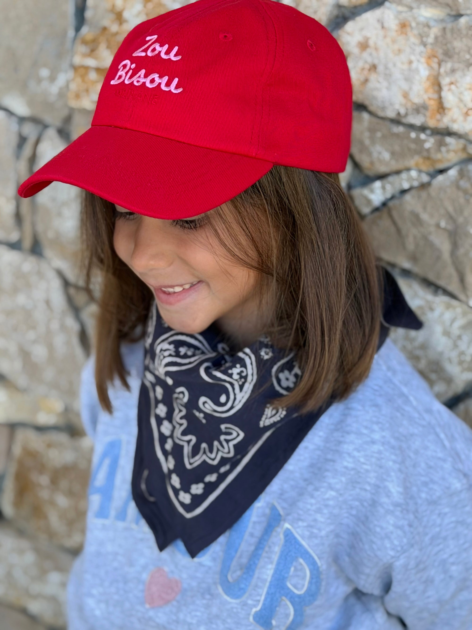 casquette-rouge-pour-enfant-milinane-en-coton-texte-zou-bisou