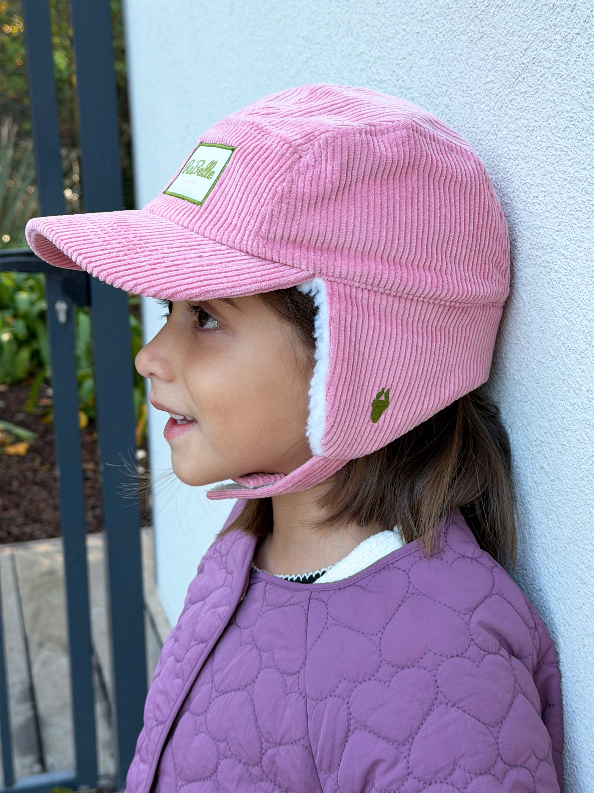 chapka-erika-enfant-bebe-rose-brebelle-rose-velours-sherpa-doux-chaud-hiver-porte-milinane2