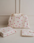 coffret-cadeau-naissance-sweetheart-coeurs-rayures-rose-sac-a-langer-matelas-a-langer-protege-carnet-de-sante-milinane-2