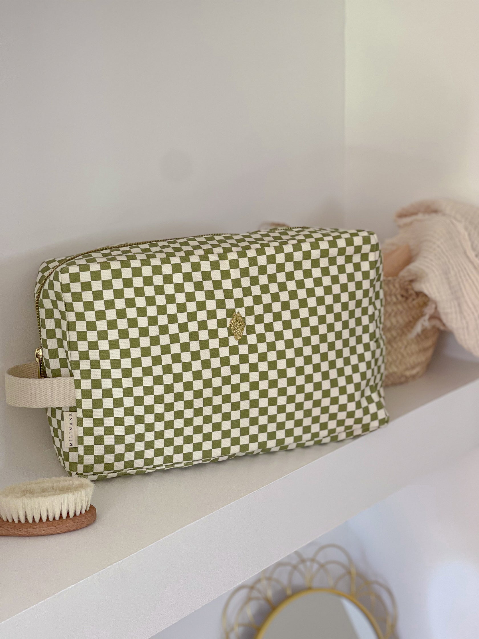 grande trousse de toilette bébé en damier vert olive milinane