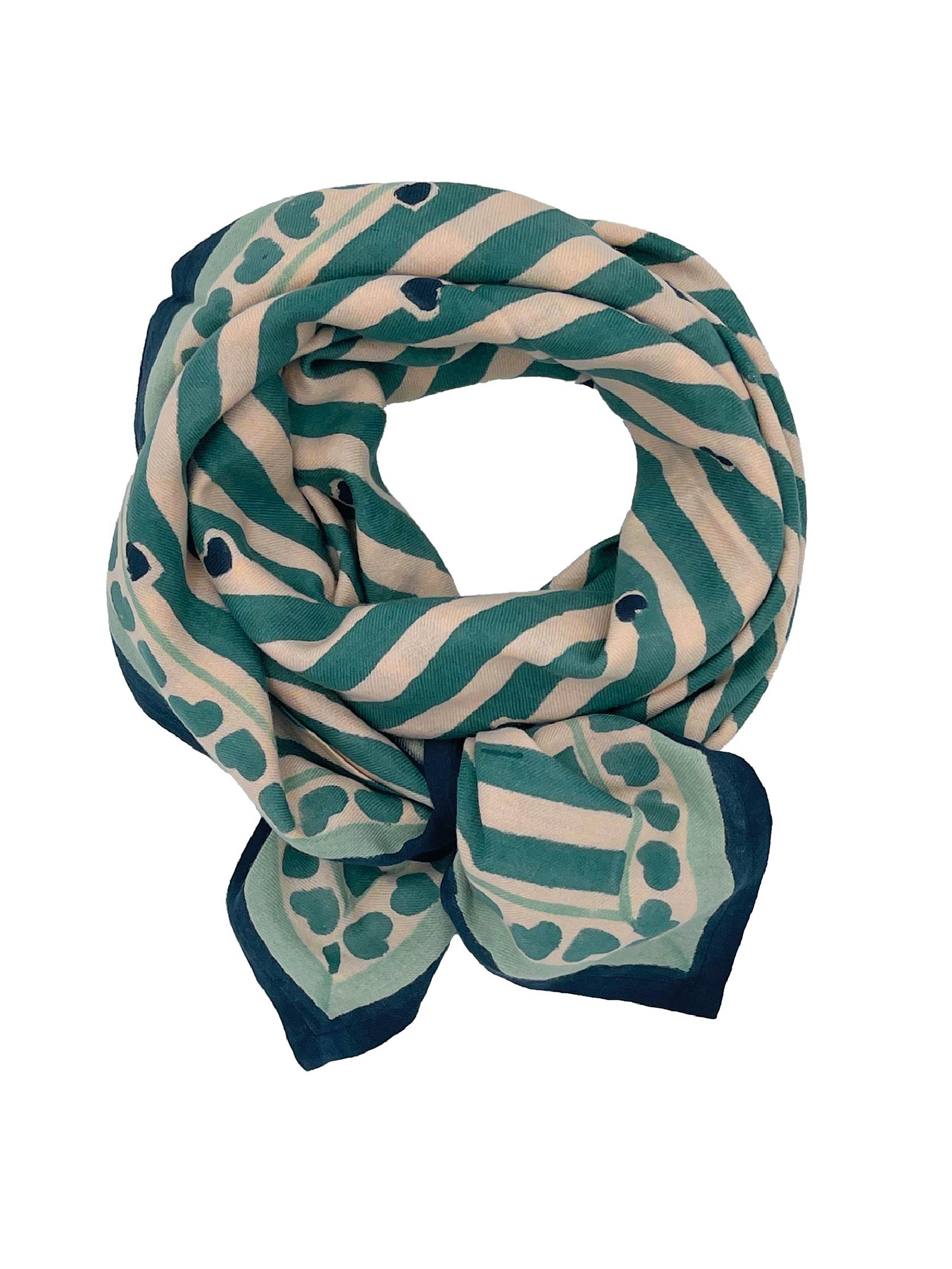 grand-petit-foulard-bleu-ecru-marine-rayures-coeurs-dessus-milinane