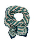 grand-petit-foulard-bleu-ecru-marine-rayures-coeurs-dessus-milinane