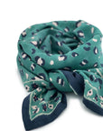 grand-petit-foulard-bleu-vert-bleu-marine-leopard-fleurs-cote-milinane