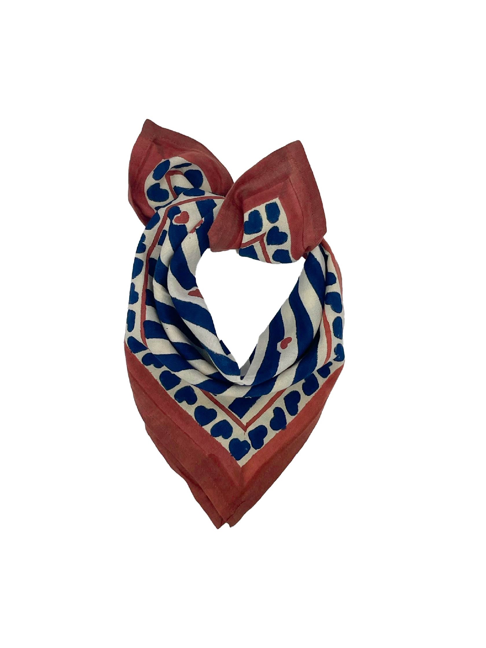 grand-petit-foulard-brique-ecru-bleu-marine-rayures-coeurs-plie-milinane