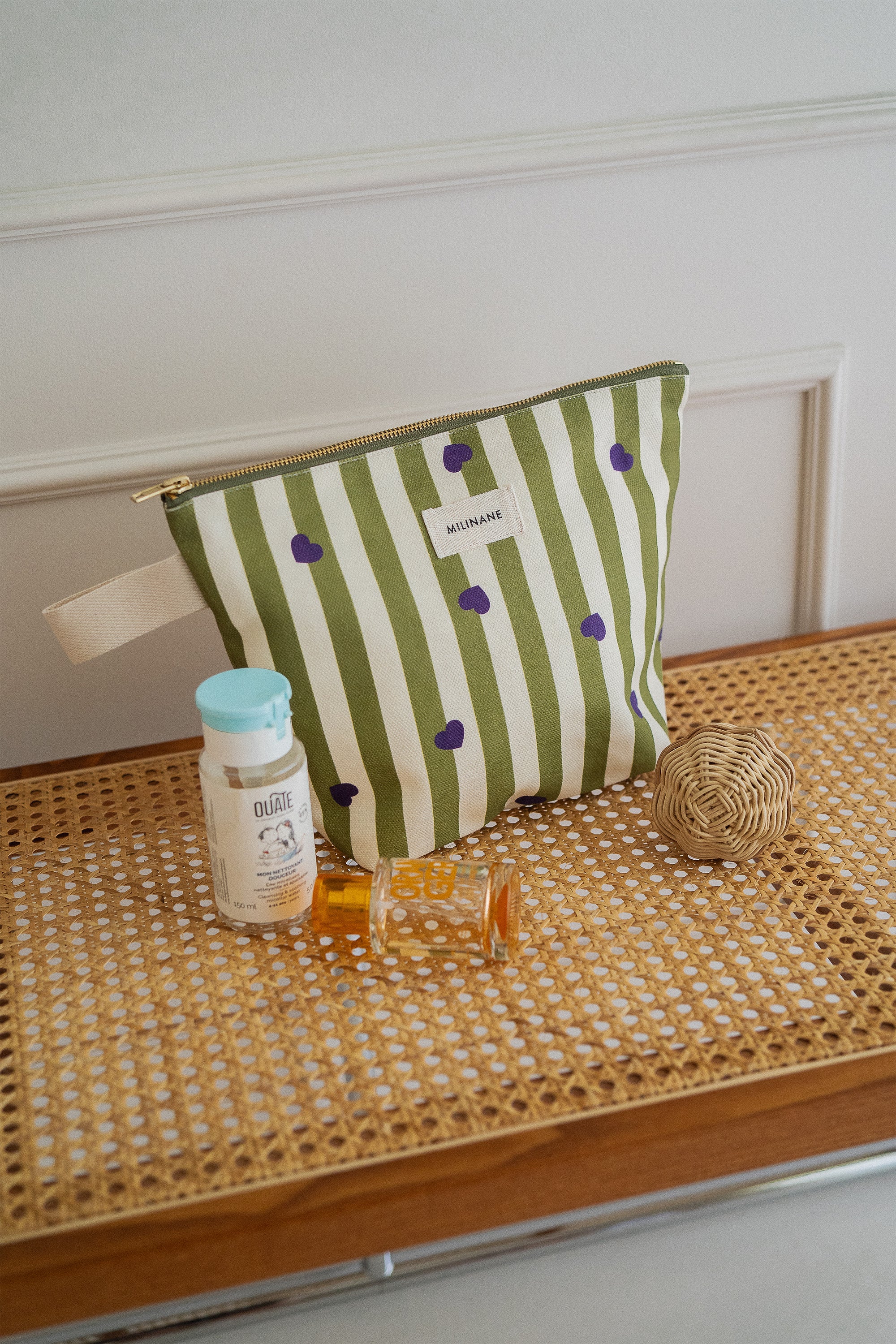 grande-trousse-de-toilette-jeannette-motif-stripe-and-love-rayure-verte-coeur-violet-milinane