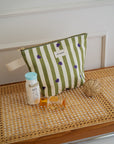 grande-trousse-de-toilette-jeannette-motif-stripe-and-love-rayure-verte-coeur-violet-milinane