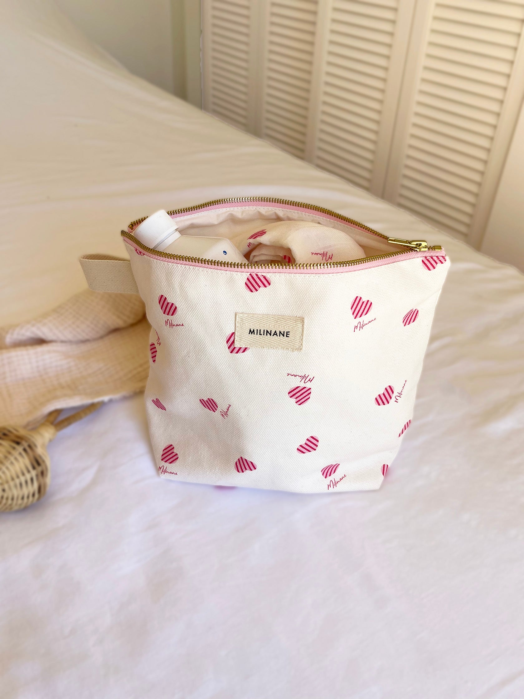 grande-trousse-de-toilette-jeannette-sweetheart-coeurs-rayures-rose-blanc-fuschia-adulte-enfant-maman-ambiance-milinane