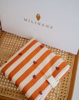 matelas-a-langer-nomade-pour-bebe-motif-caramel-rayure-orange-coeur-bordeau-milinane
