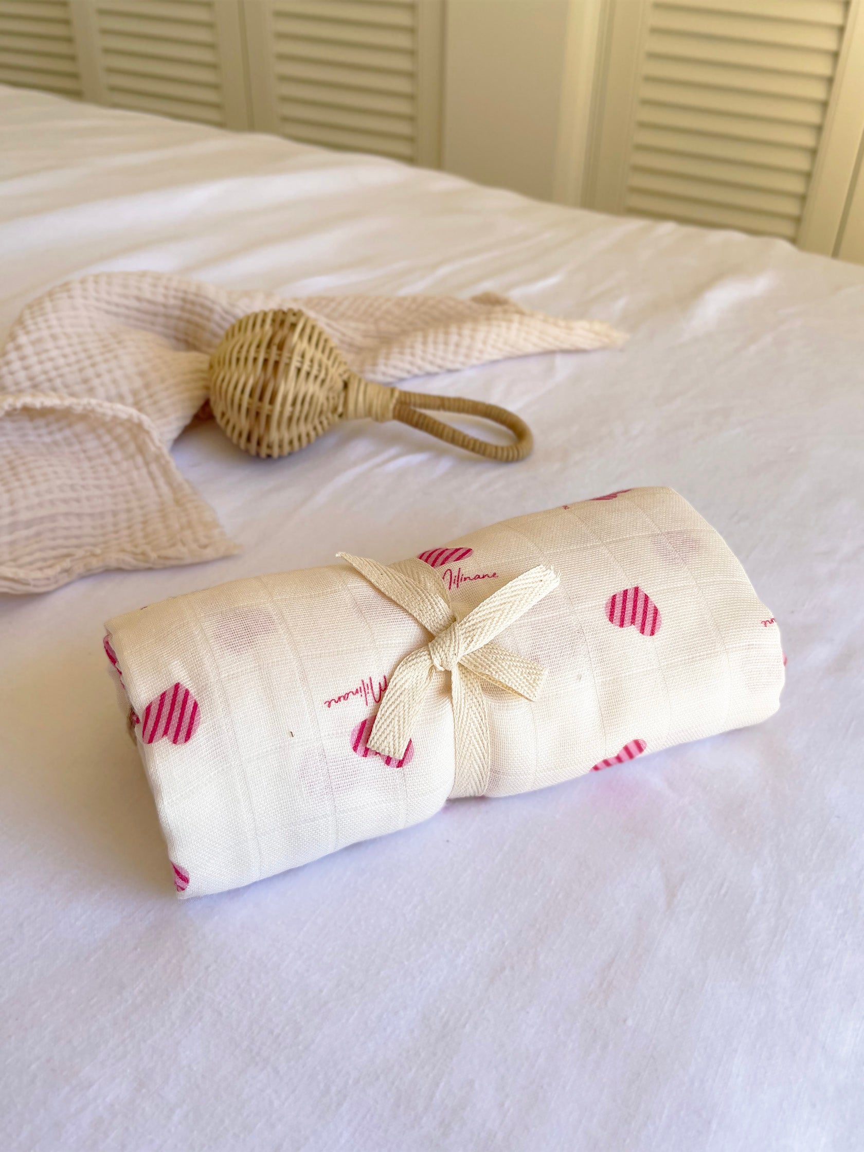 maxi-lange-gaspard-motif-sweetheart-coeurs-rayures-rose-doux-milinane-ambiance