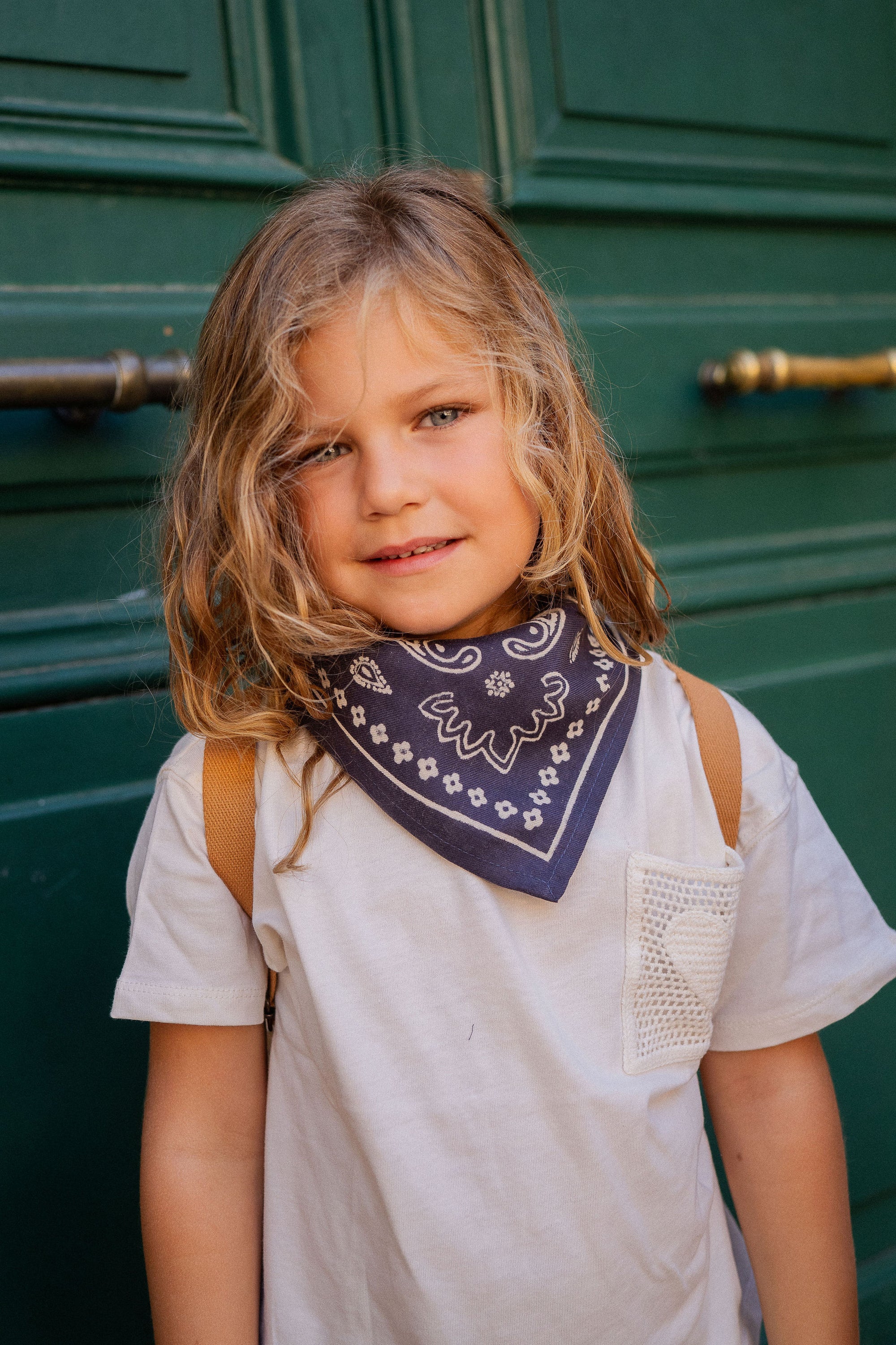 petit-foulard-bandana-bleu-marine-pour-enfant-et-parent-matchy-matchy-milinane