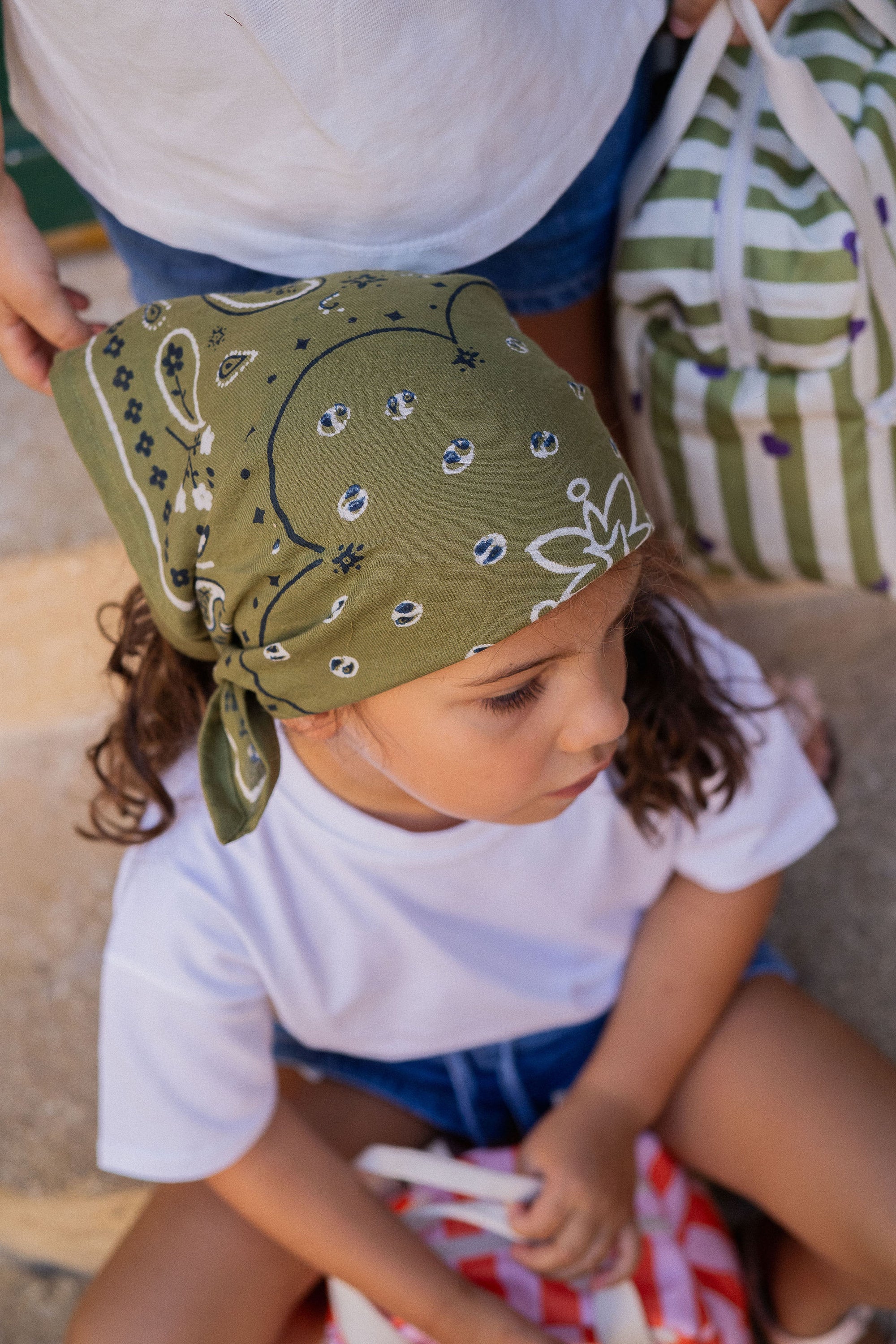 petit-foulard-bandana-vert-kaki-pour-femme-et-enfant-milinane