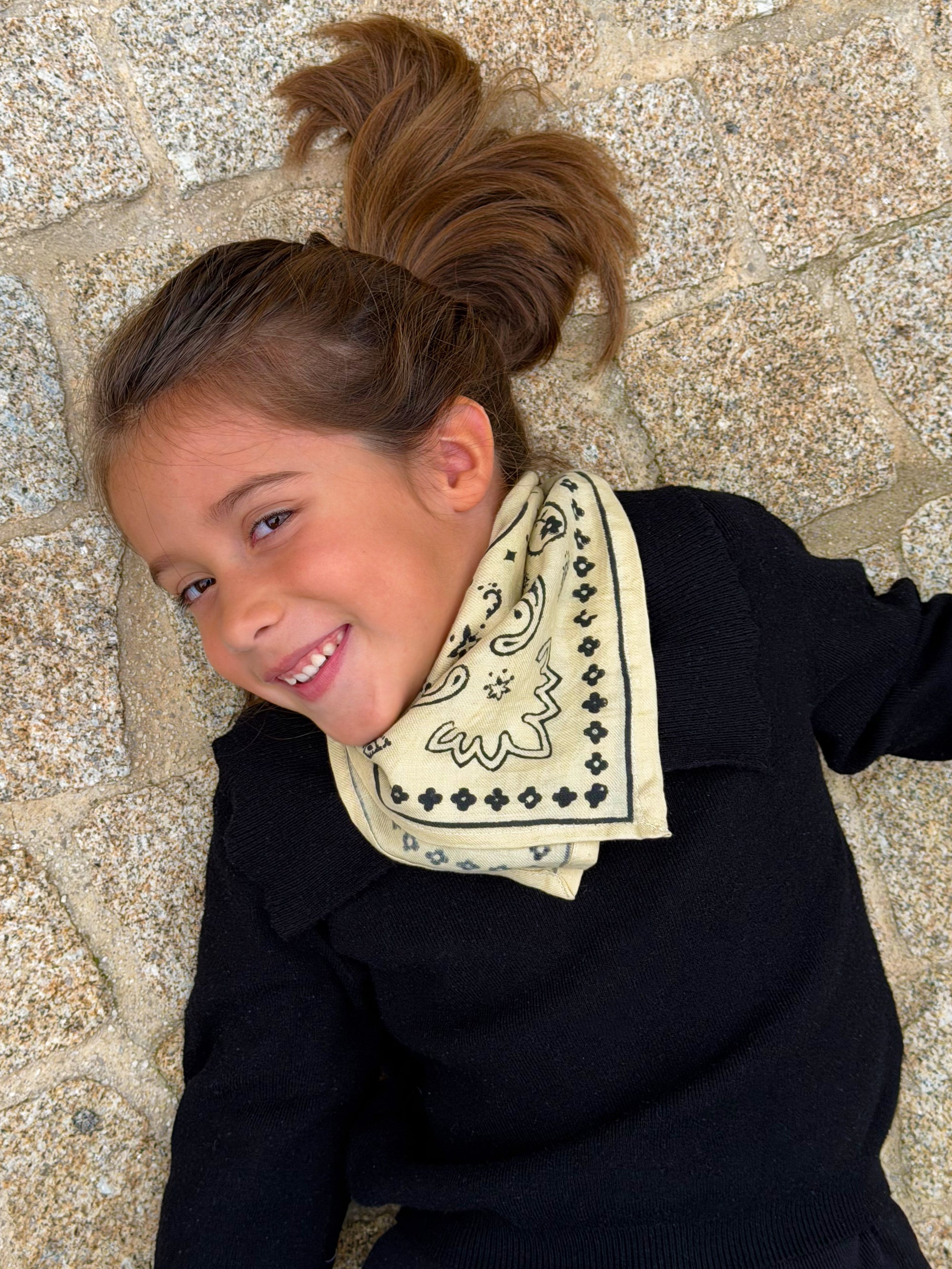 petit-foulard-enfant-adulte-oscar-bandana-vanille-beige-blanc-casse-noir-milinane