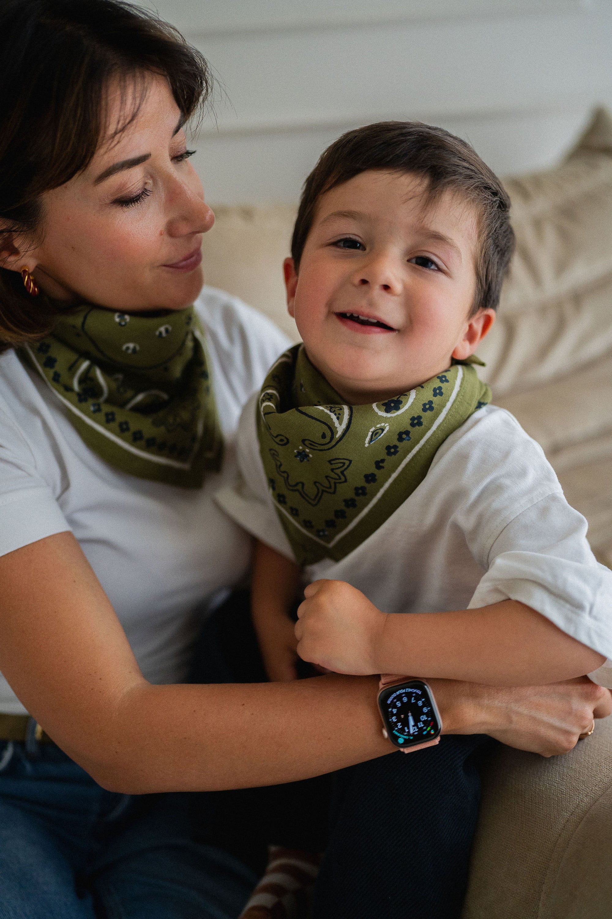 petit-foulard-oscar-bandana-paisley-vert-kaki-block-print-indien-coton-enfant-milinane