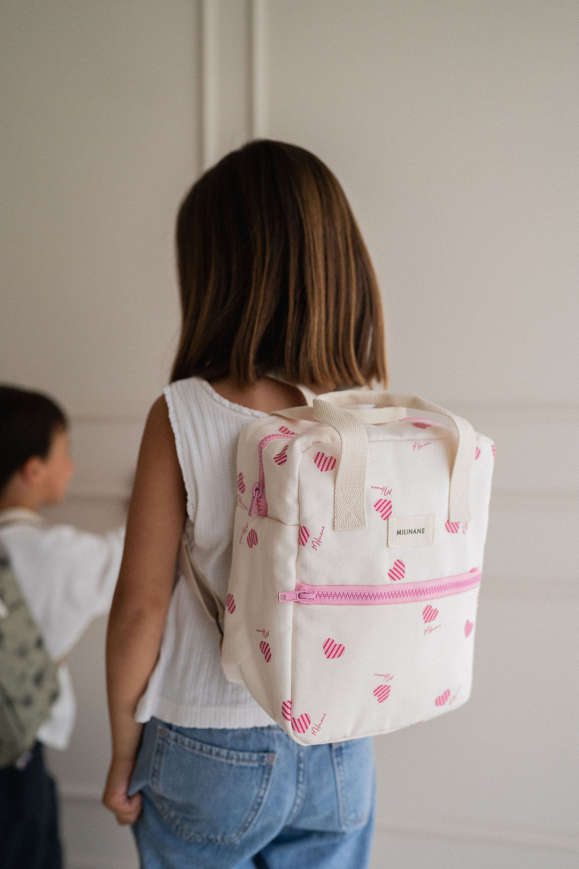 petit-sac-a-dos-noe-ecole-maternelle-enfant-sweetheart-motif-coeurs-rayures-rose-blanc-milinane