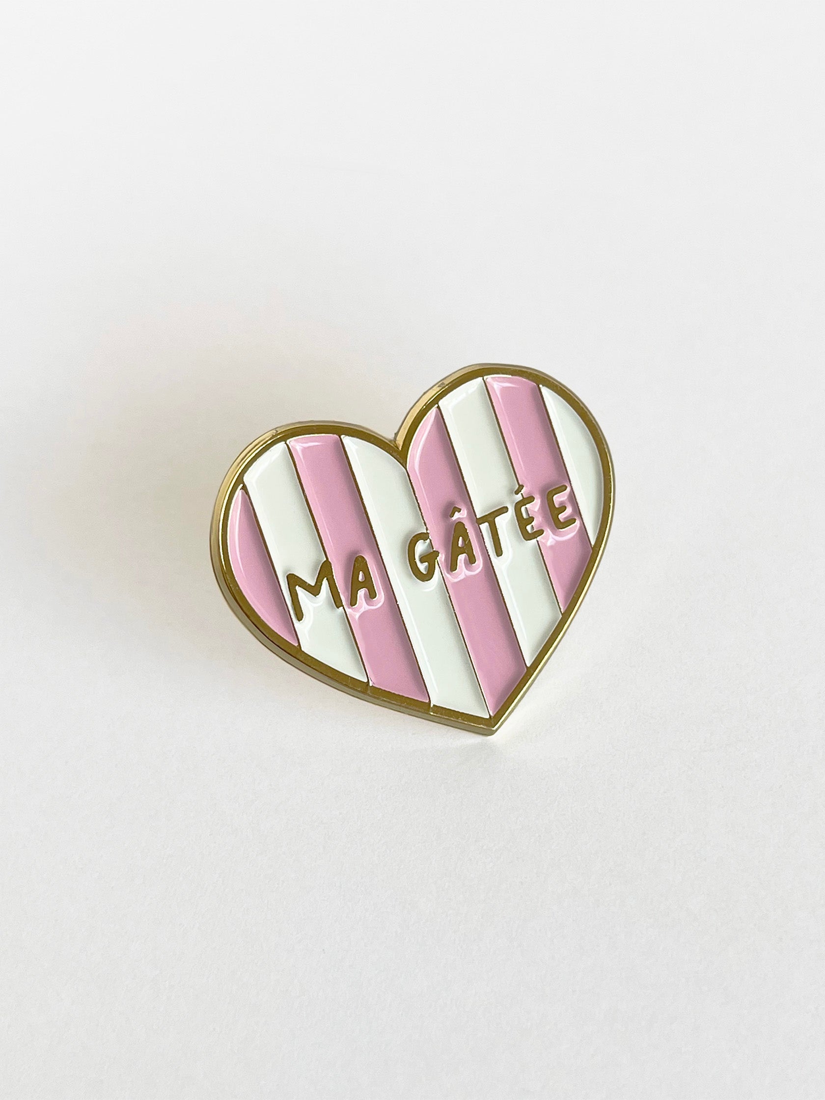 pins-detoure-en-metal-dore-pour-petite-fille-ma-gatee-coeur-rose-et-blanc-milinane