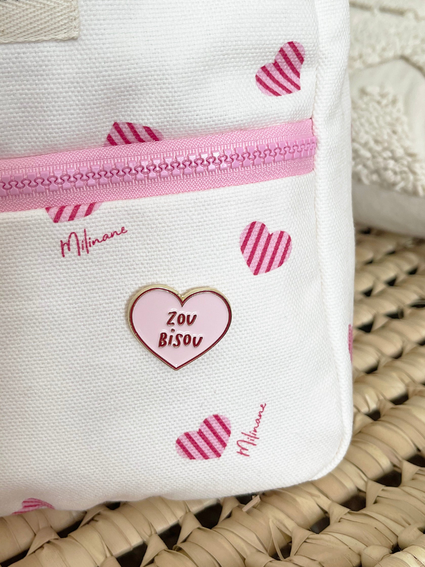 pins-en-metal-coeur-pour-enfant-zou-bisou-coeur-rose-milinane