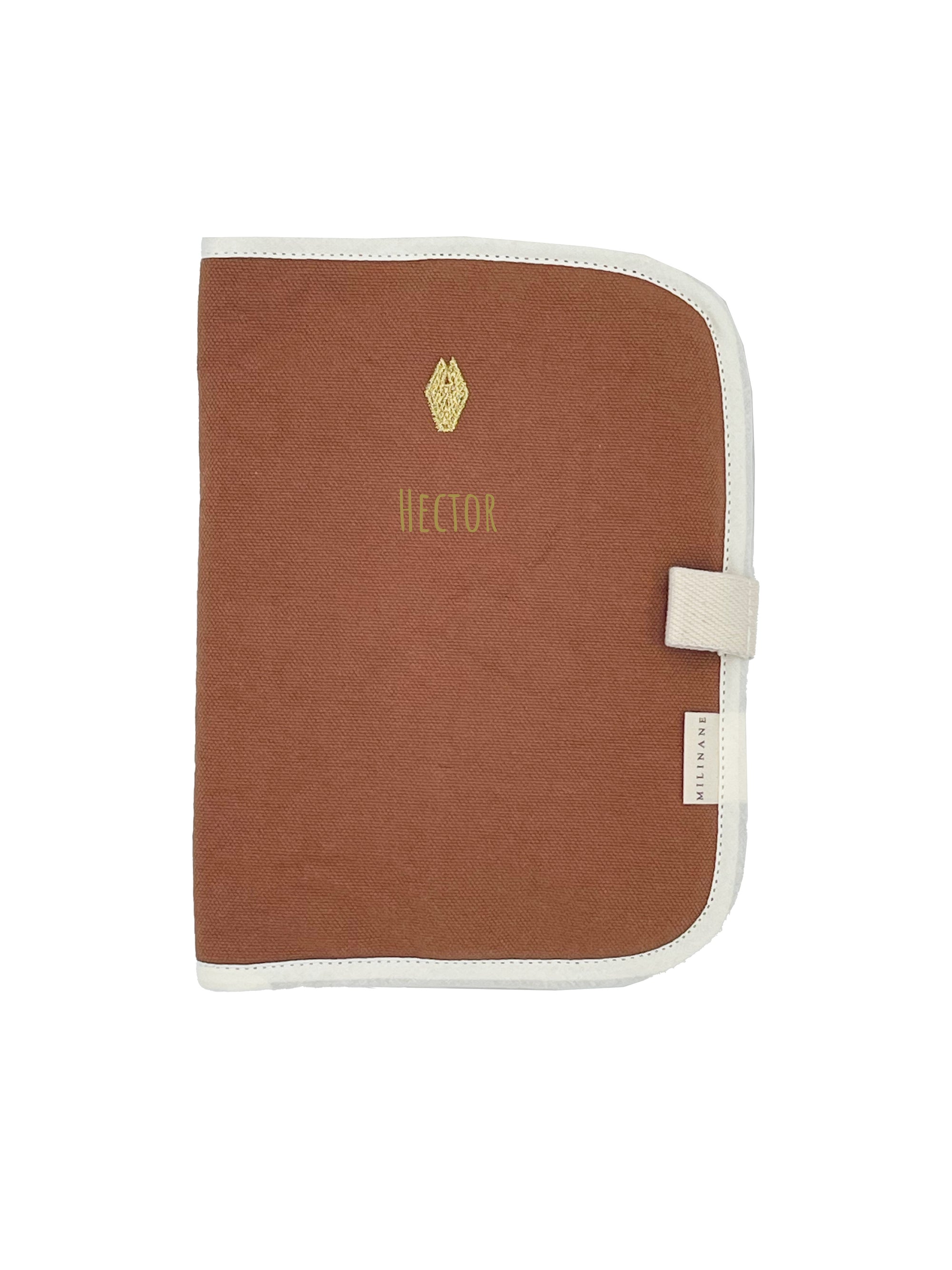 protege-carnet-de-sante-camel-pour-bebe-personnalisable-avec-prenom-milinane