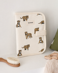 protege-carnet-de-sante-pour-bebe-motif-tigre-beige-en-coton-made-in-portugal-milinane