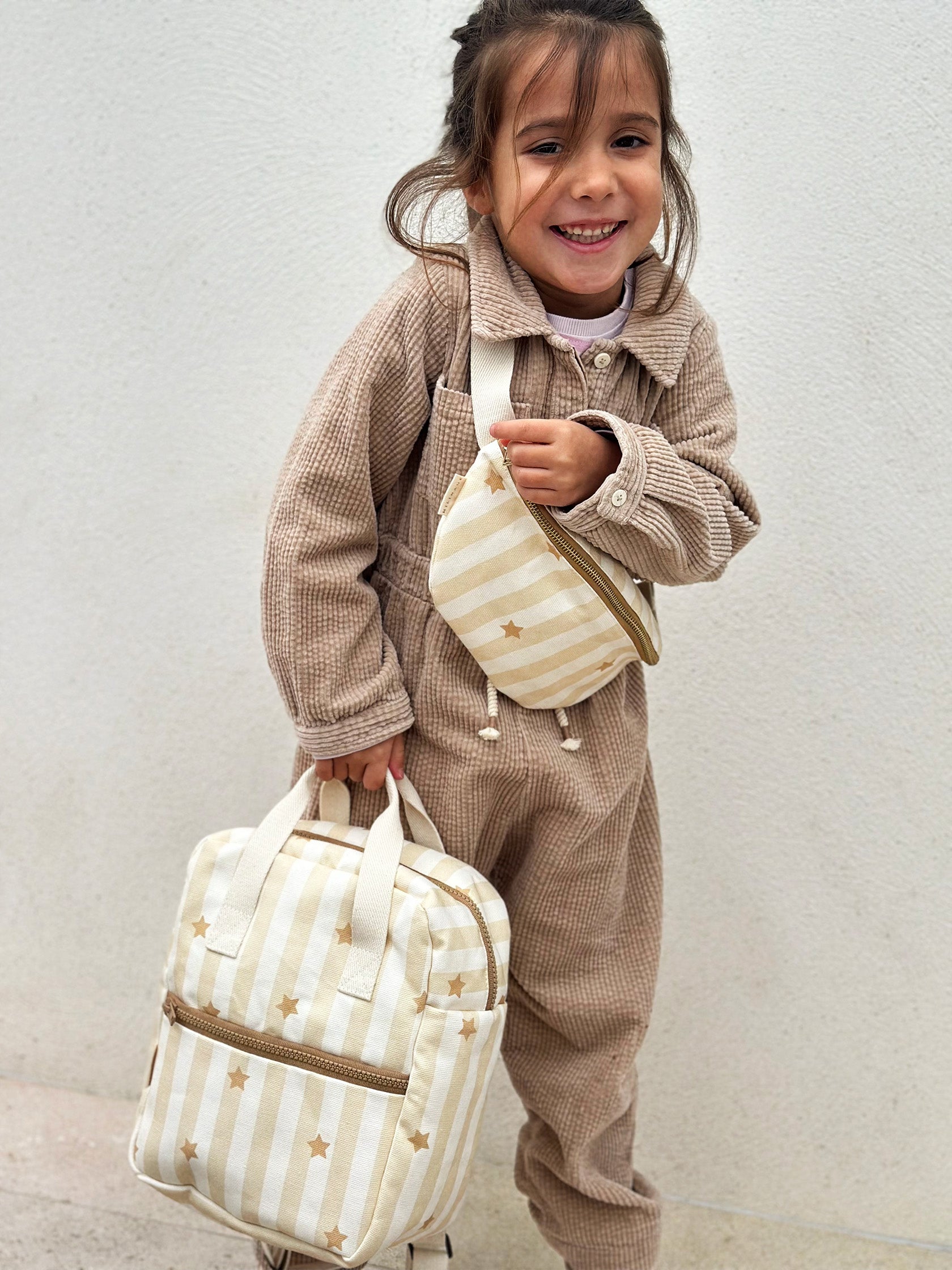 sac-a-dos-noe-enfant-bebe-popcorn-rayures-etoiles-beige-porté-devant-milinane