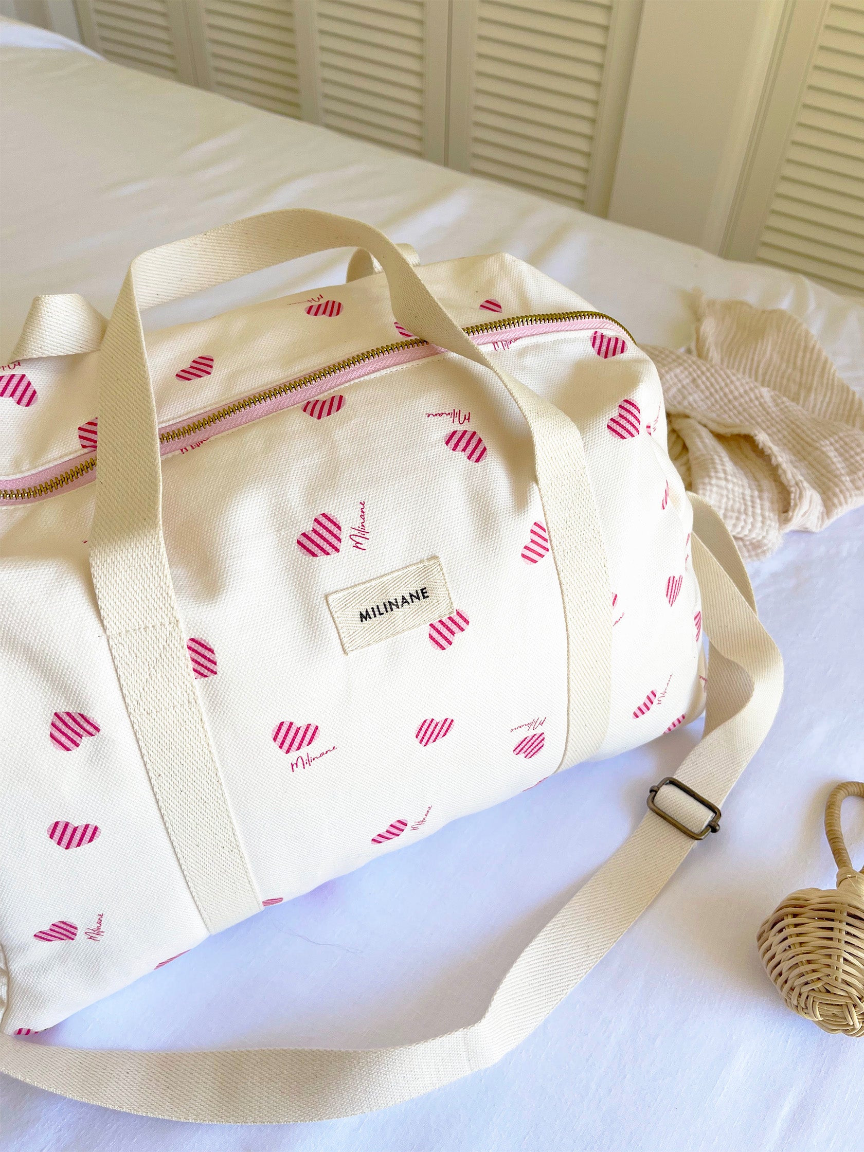 sac-a-langer-bebe-motif-coeur-rose-femme-milinane