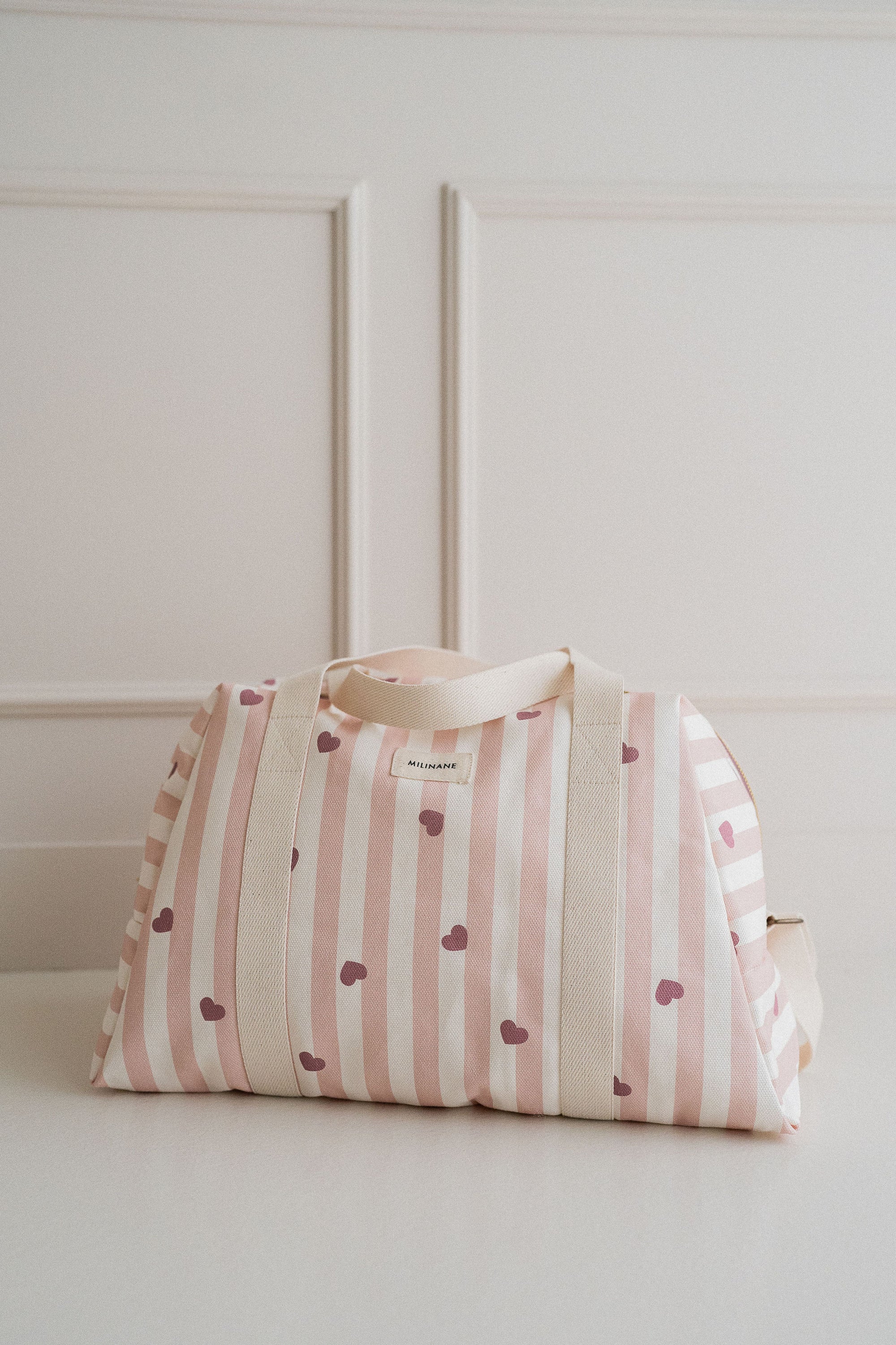 sac-a-langer-joseph-maternite-bebe-candy-cane-rayures-coeur-rose-maman-ambiance-front-milinane
