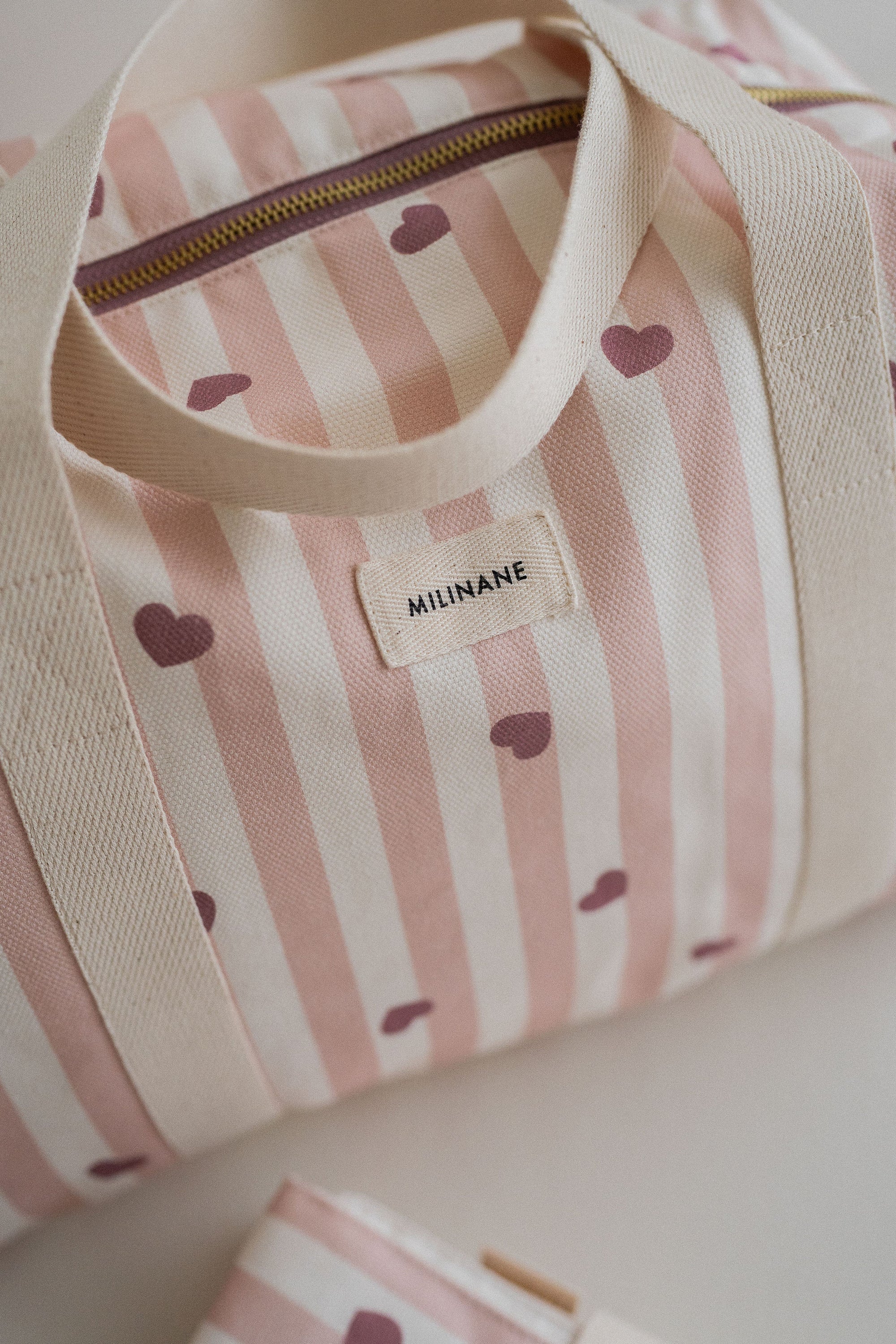 sac-a-langer-joseph-maternite-bebe-candy-cane-rayures-coeur-rose-maman-ambiance-zoom-front-milinane