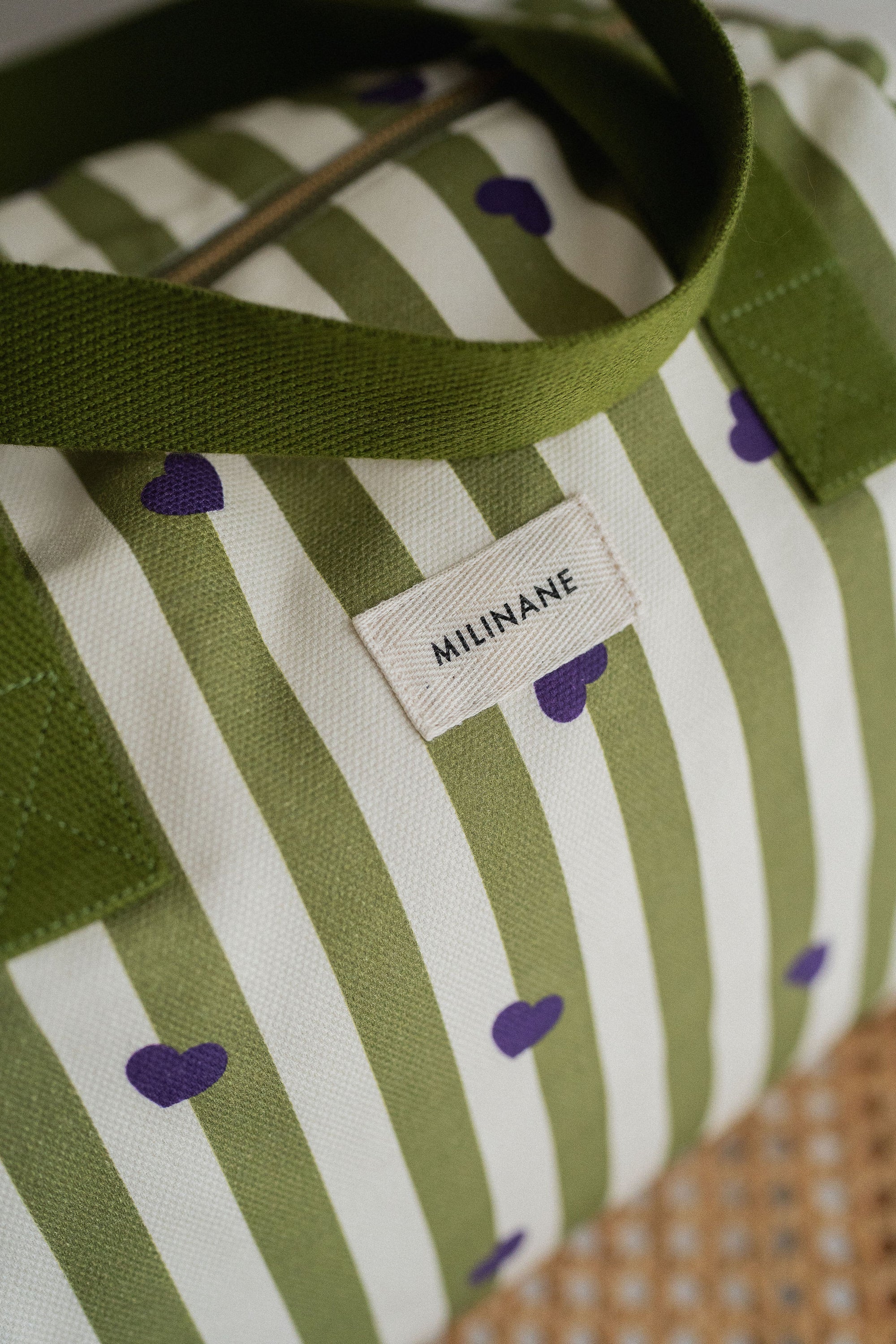 sac-a-langer-joseph-maternite-bebe-stripe-and-love-rayures-coeur-vert-violet-maman-ambiance-front-zoom-milinane