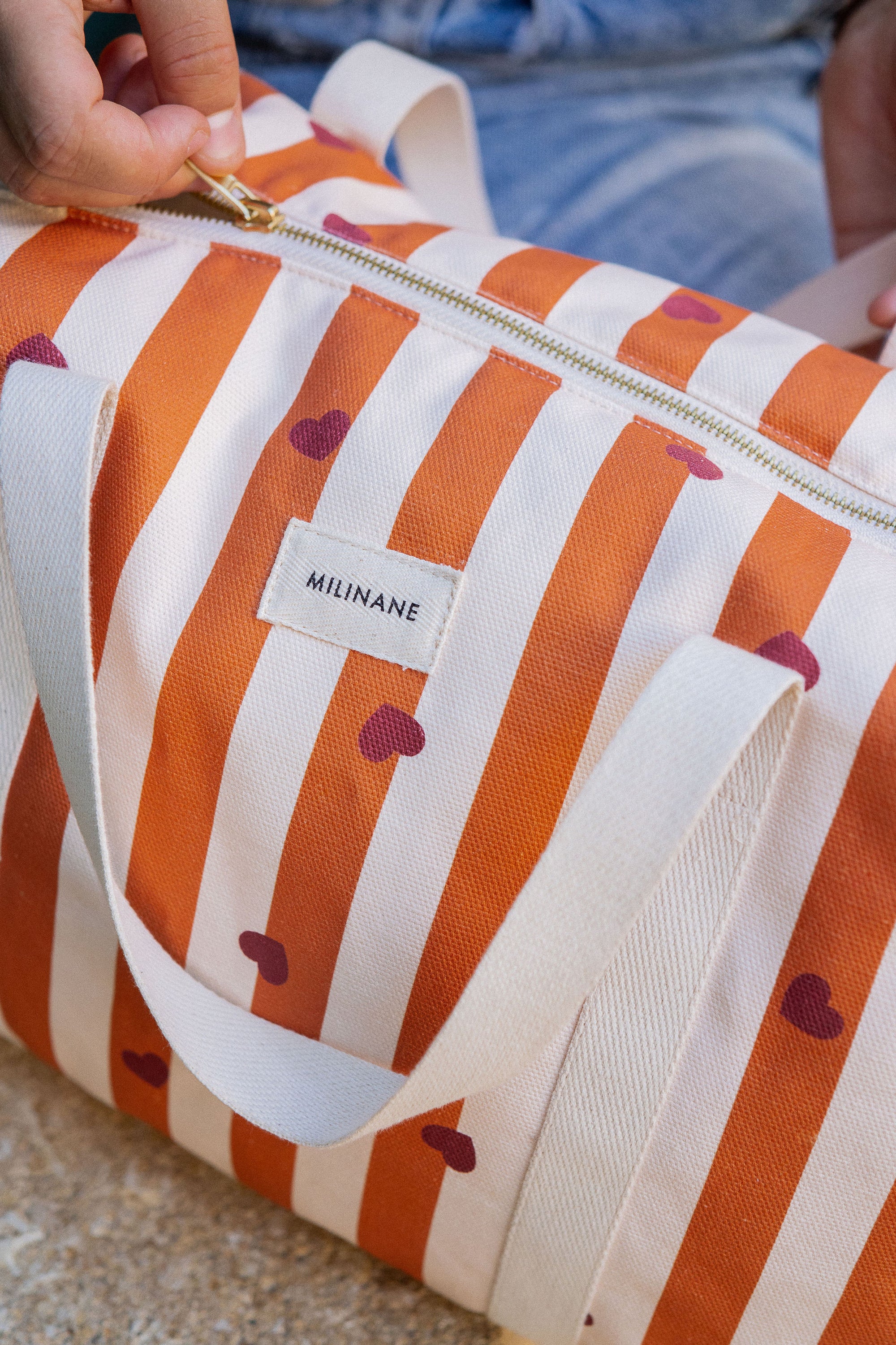 sac-a-langer-weekend-made-in-europe-rayure-orange-coeur-bordeaux-milinane