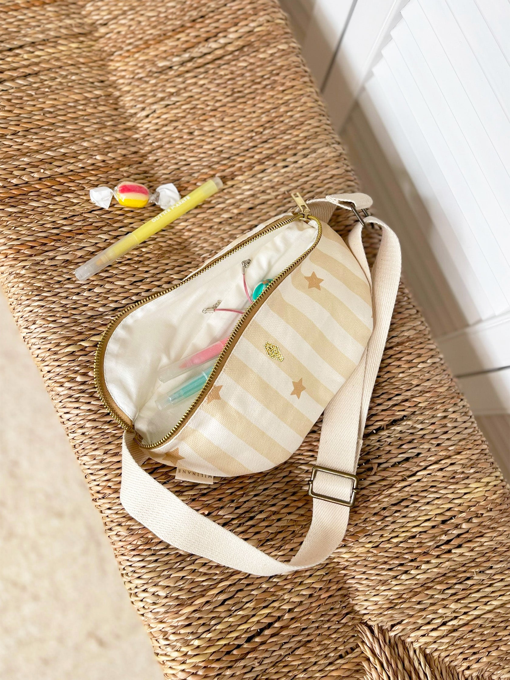 sac-banane-enfant-ti'bob-popcorn-rayures-etoiles-beige-ouvert-milinane