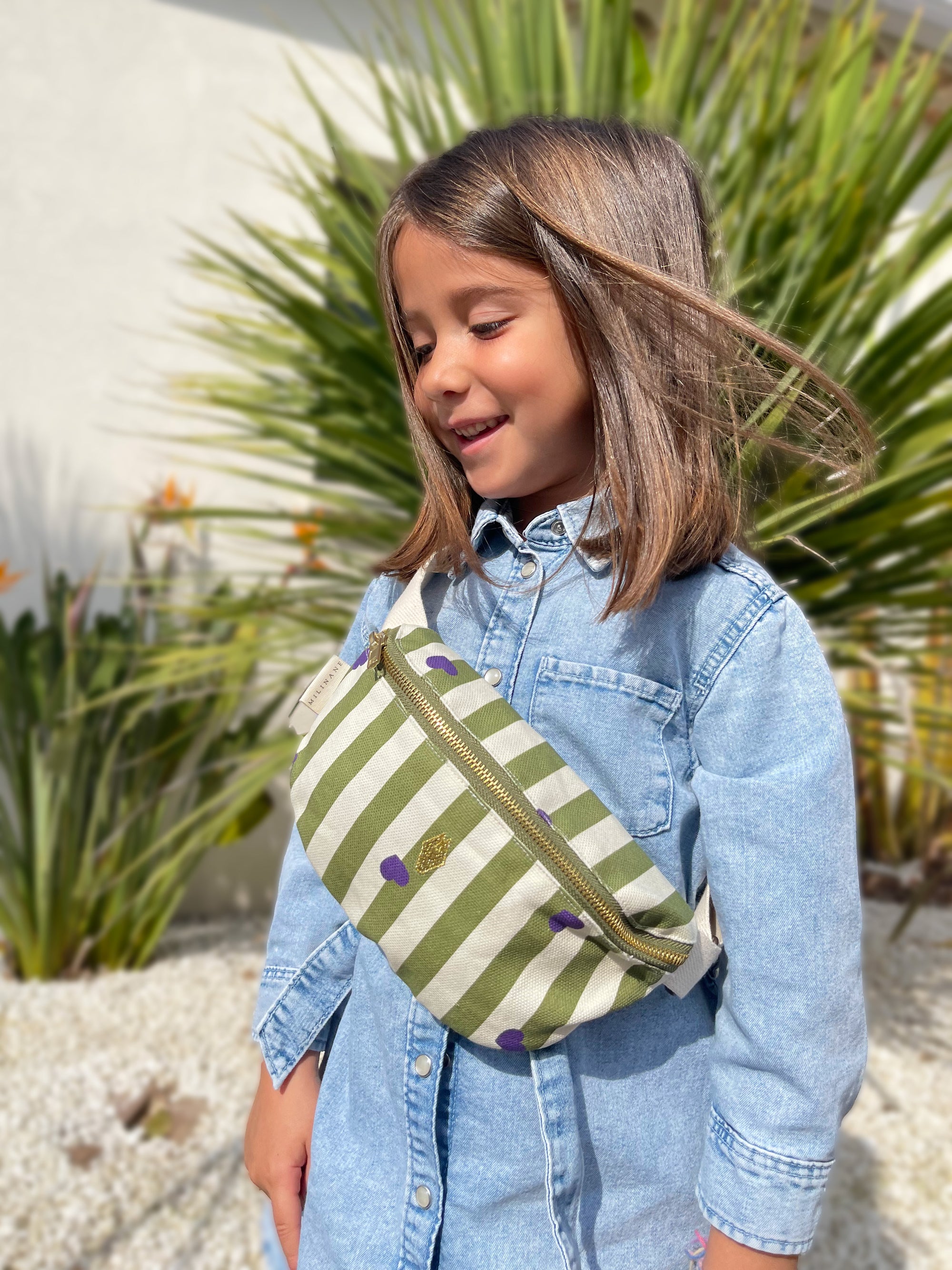 sac-banane-pour-enfant-rayure-verte-coeur-violet-milinane