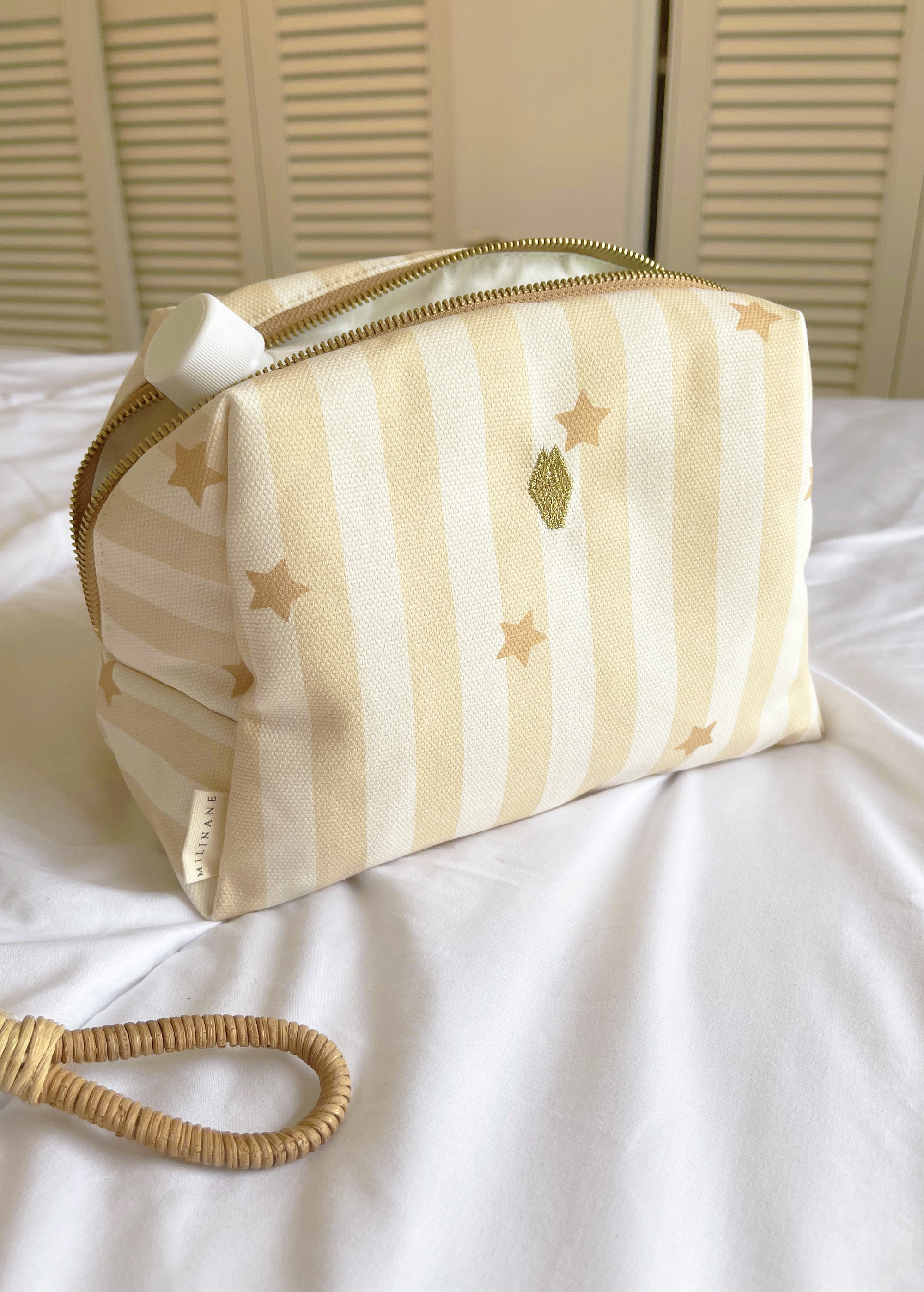 trousse-de-toilette-enfant-femme-etoile-rayure-beige-milinane