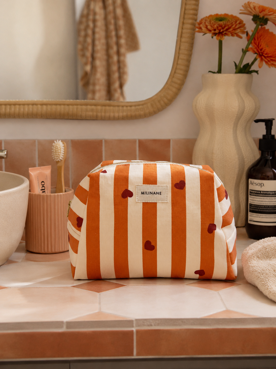 trousse-de-toilette-jade-caramel-rayures-coeurs-marron-orange-terracotta-bordeaux-femme-enfant-bebe-maternite-ambiance-milinane